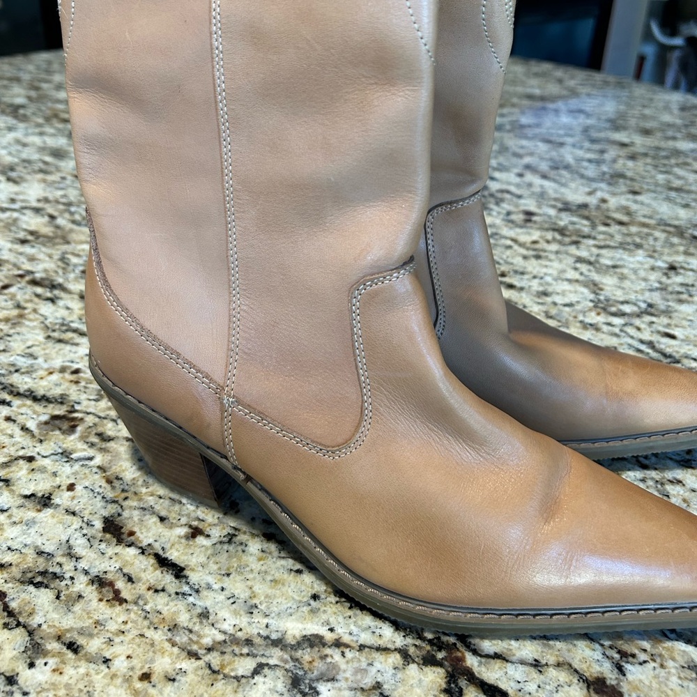 Covington Wesley Tan Leather
Cowboy Boots